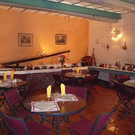 Au Mesnil Le Bas Bray 住宿加早餐酒店